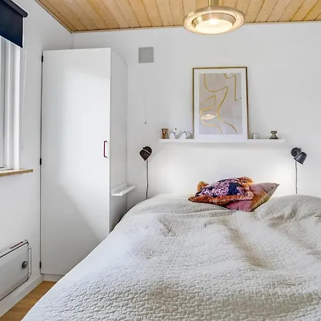 4 Bedroom Gorgeous In Feriehus *