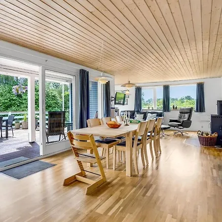 Feriehus 4 Bedroom Gorgeous In