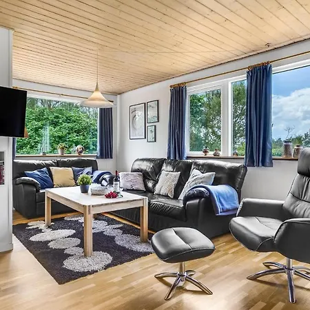 4 Bedroom Gorgeous In Feriehus *